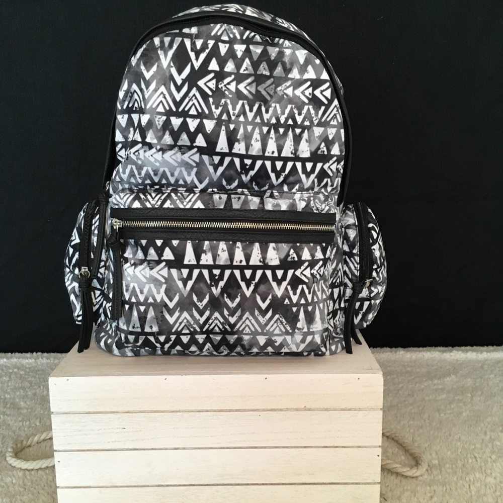 NWT-No Boundaries Black&White Dome Backpack
